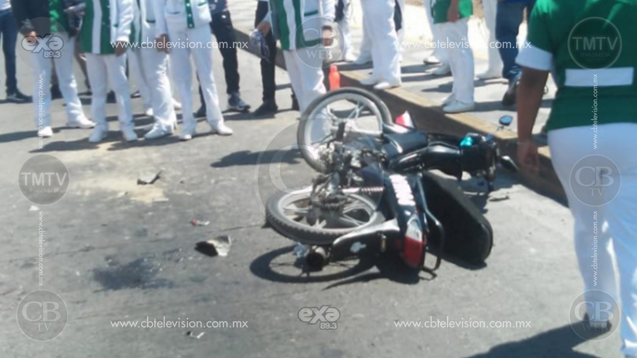 Alumnos del Conalep se lesionan en accidente de moto