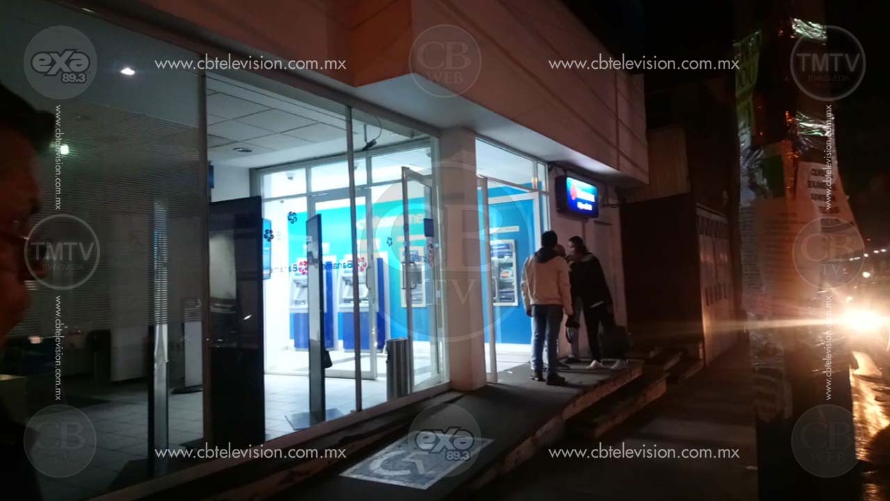 Hacen agujero en el techo de un banco para entrar a la bóveda en Morelia