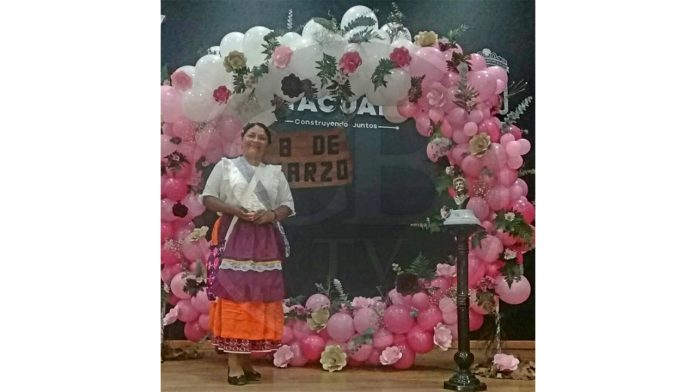 Entregan galardón a la mujer zitacuarense más destacada del año