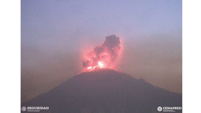 Video: El Popocatépetl hace explosión con lava