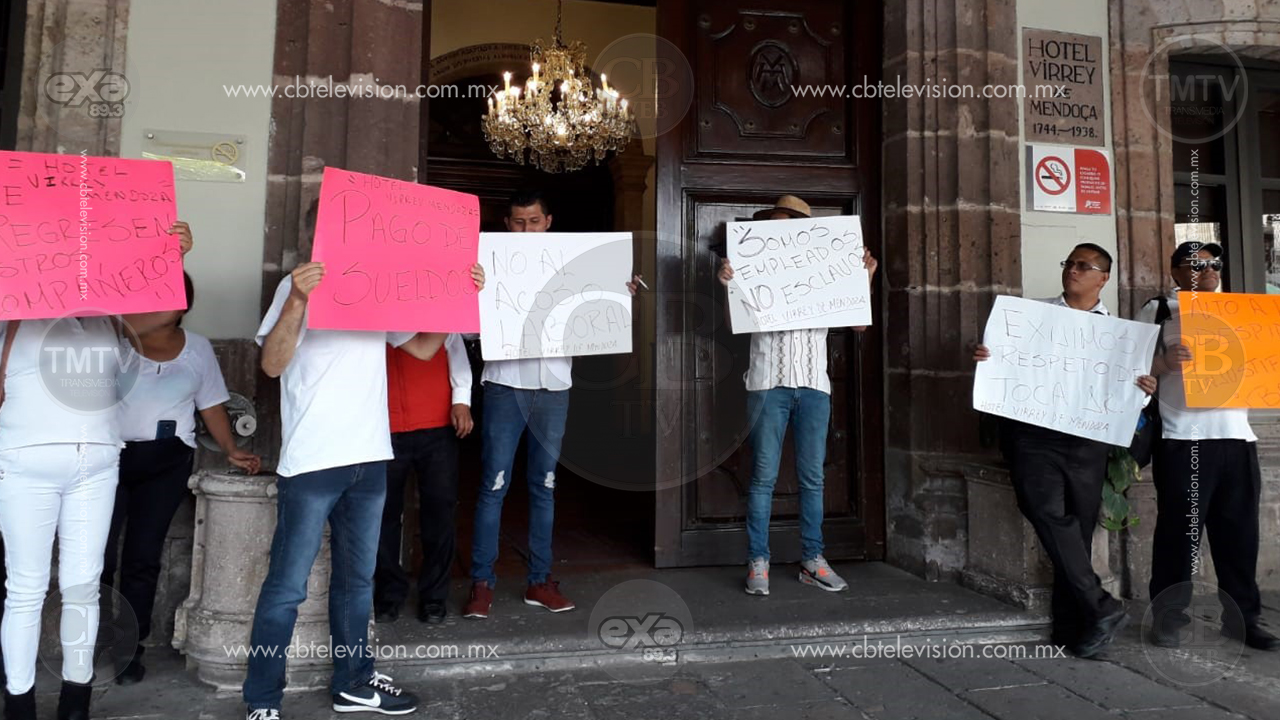 Marchan trabajadores del Hotel Virrey de Mendoza para denunciar hostigamiento laboral