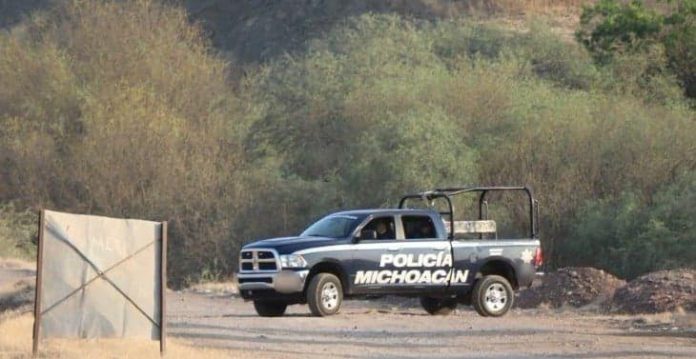 Recupera Policía Michoacán camión con reporte de robo en Senguio