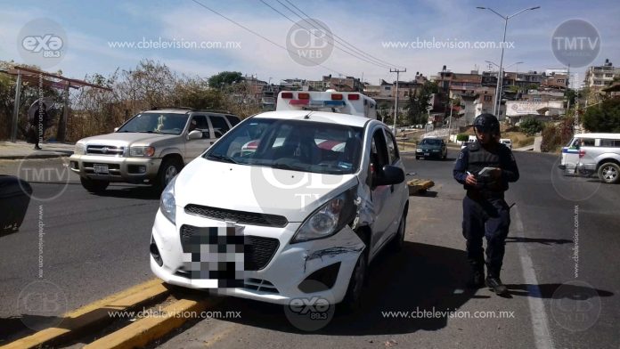 Se registra choque en libramiento de Zitácuaro 