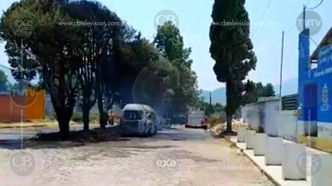 Grupo armado baja choferes de transporte público y les prende fuego a las unidades 