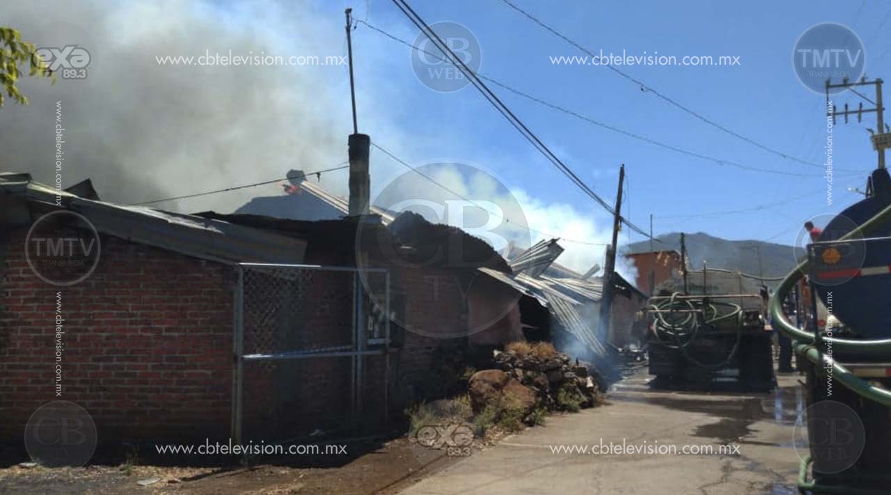 Dos viviendas se consumen por el fuego en Santa Clara