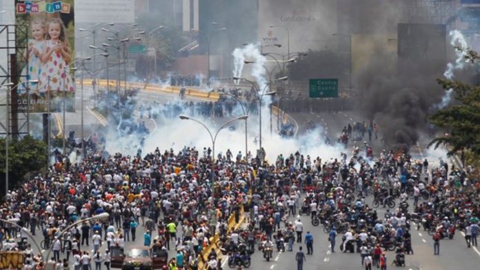 Venezolanos están hartos de su situación, manifestación contra Maduro deja varios heridos y atropellados