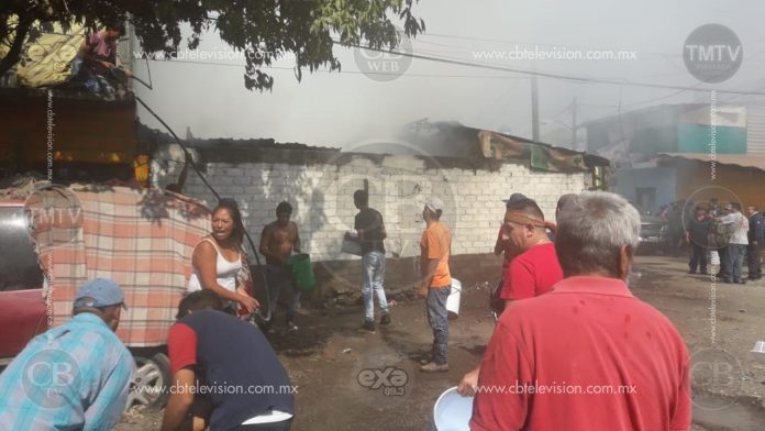 Vivienda de madera y lamina se incendia en Uruapan 