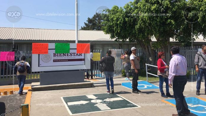 Servidores de la Nación se manifiestan en las instalaciones de Secretaría de Bienestar