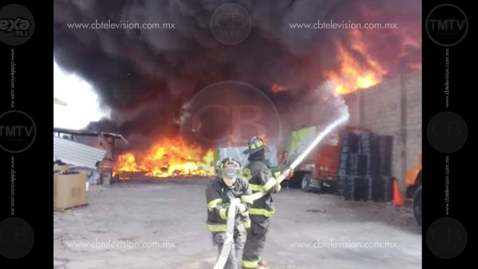 Arde recicladora de PET en Lázaro Cárdenas