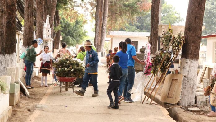 Realiza SUTEM faena de limpieza en el Panteón Municipal