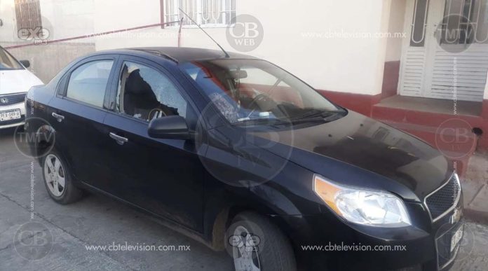 Mujer es atacada a balazos frente a su domicilio y fallece en el hospital