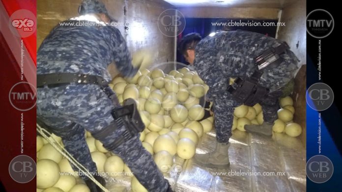 Incautan una tonelada de marihuana oculta en melones