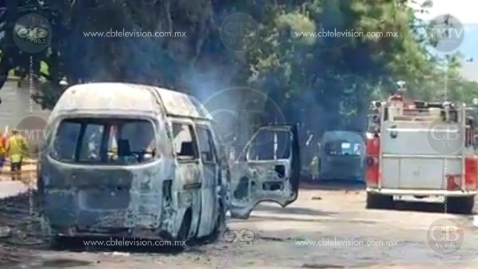 Grupo armado baja choferes de transporte público y les prende fuego a las unidades 