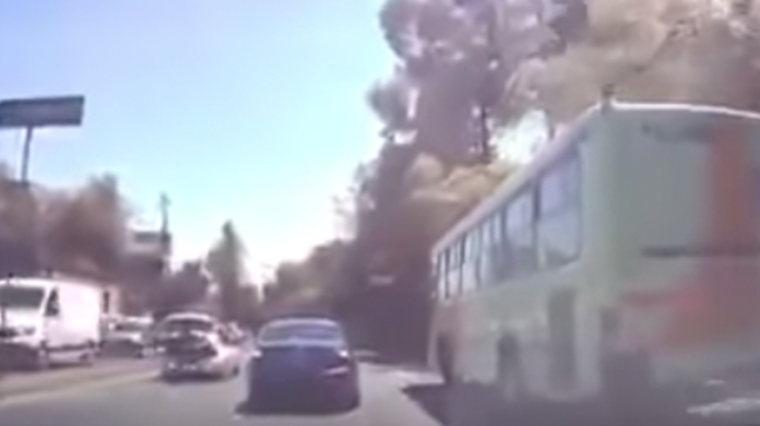 VIDEO: Captan el momento en que presunto secuestrado se arroja de una cajuela