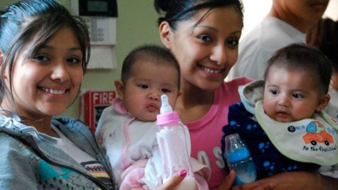 Madres solteras que estudien la Universidad podrán recibir becas