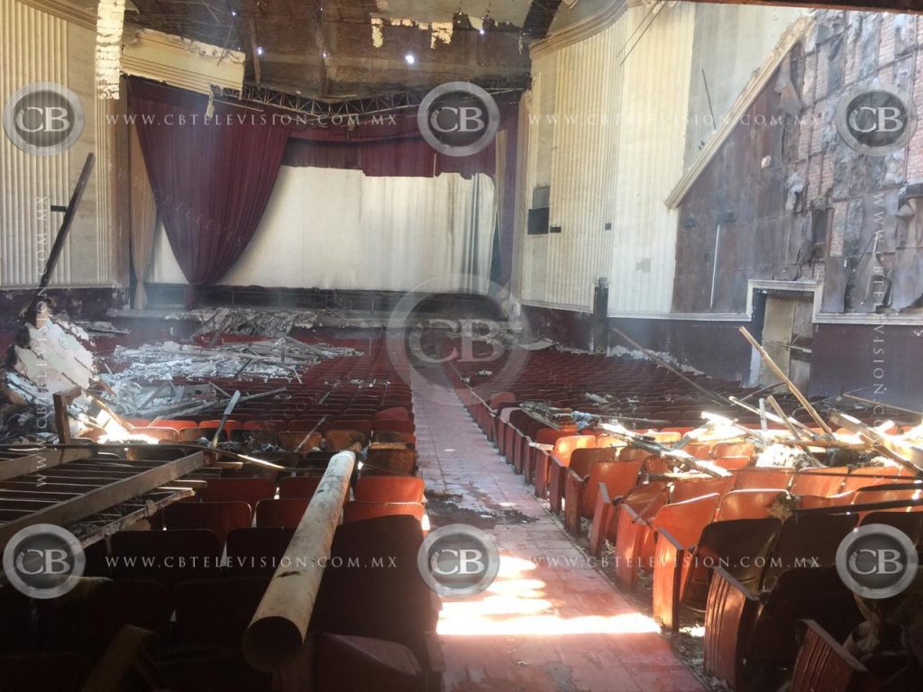 Le prenden fuego a un cine en Apatzingán