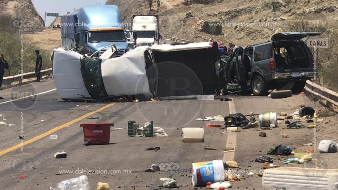 Encontronazo deja una muerta y ocho heridos en la “Autopista de la muerte”, la Siglo XXI