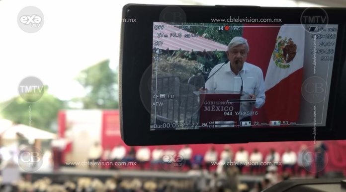 Garantiza AMLO federalización de nómina magisterial de Michoacán