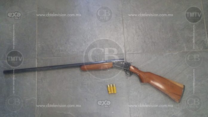 Detiene la Policía Michoacán a dos personas en posesión de un arma de fuego en Aputzio de Juárez