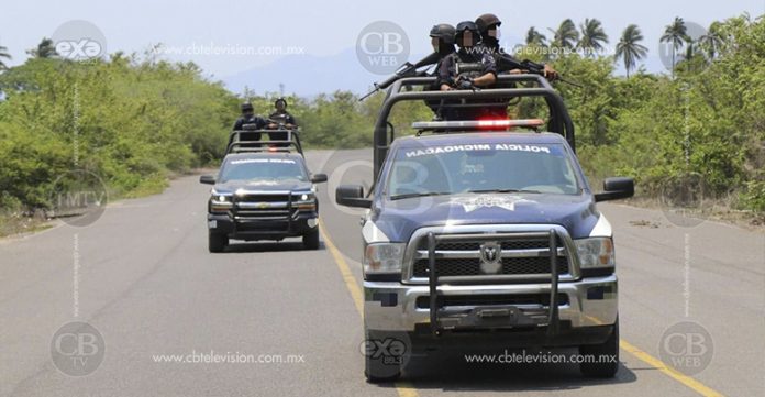 Ex autodefensa queda herido al liarse a tiros contra policías