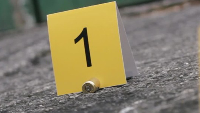 Balea a su vecino porque no quiso mover su auto que estorbaba