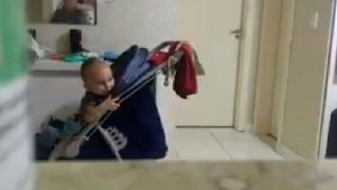 VIDEO: Mujer descubre infidelidad de su esposo con la niñera y les dispara frente a su hijo