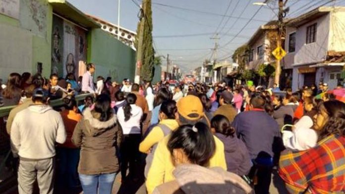 Maestro se burla luego de que una niña fuera violada en los baños de una primaria en EdoMex