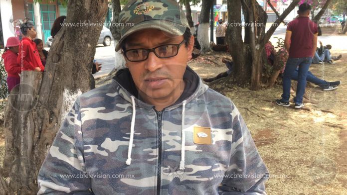 Campesinos mantienen bloqueo en SEDRUA; exigen apoyos estatales