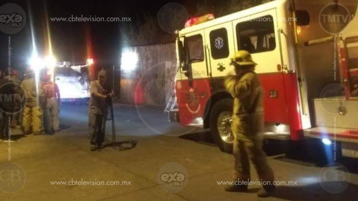 Arde torre de alta tensión de la CFE