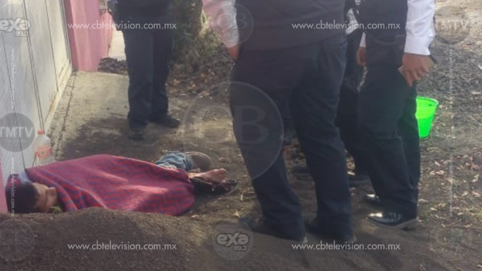 Reportan un encobijado; la policía lo encuentra aun con vida
