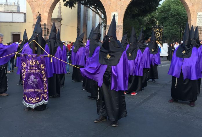 Turistas disfrutaron de la Procesión del Silencio