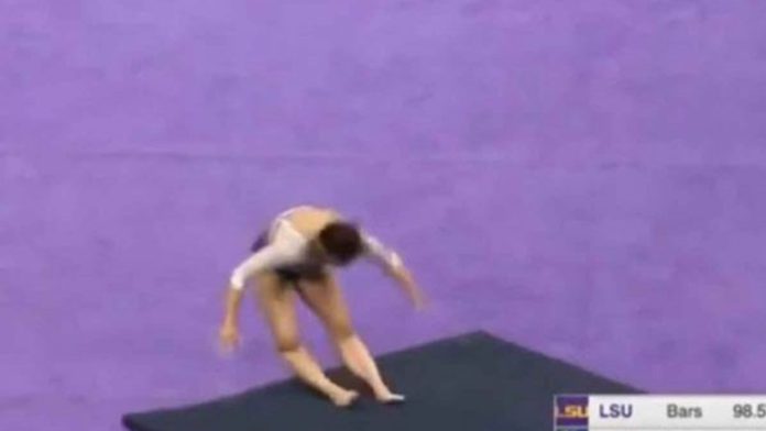Captan momento en que gimnasta se rompe las piernas durante salto
