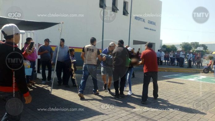 Balean a ex policía frente al Hospital Regional de Zamora