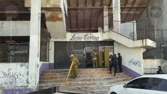 Se registra incendio en cine abandonado de Lázaro Cárdenas