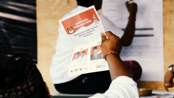 Mueren 270 empleados por fatiga laboral al contar votos en Indonesia