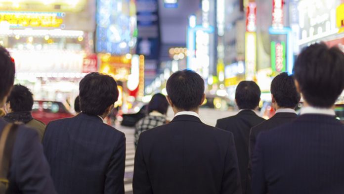 Japoneses se molestan por tener vacaciones, dicen no saben qué hacer con tanto tiempo libre