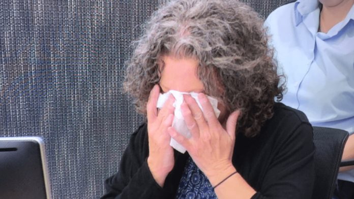 Madre que asesinó a sus hijos llora porque los extraña