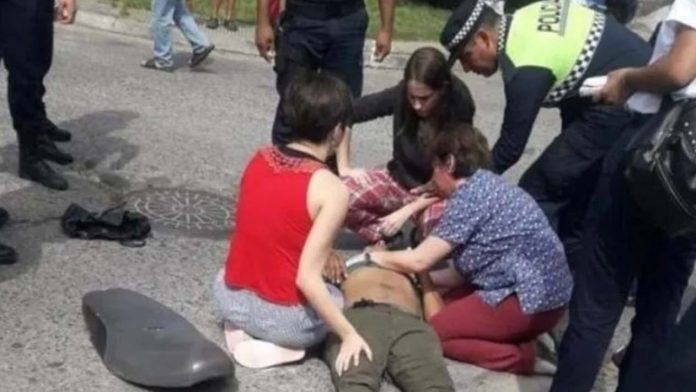Mujer le da primeros auxilios al joven que la robo y amenazó