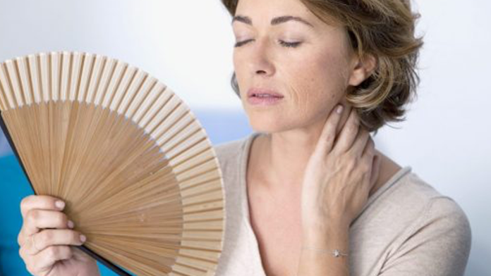 Llegar a la menopausia antes de los 50 años causa complicaciones a la salud