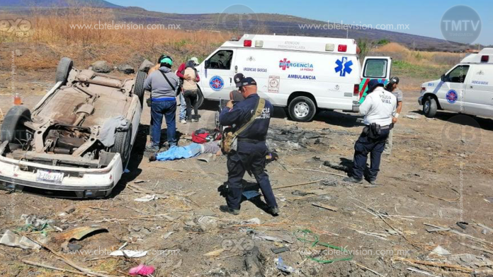 Tres heridos al volcar en La Piedad
