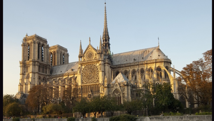 Ella es la escritora mexicana que se suicidó en la Catedral de Notre Dame