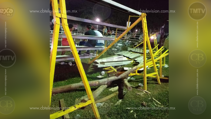 Se desploman gradas del jaripeo móvil en la clausura de la Expo Fiesta LC, hay 2 lesionadas