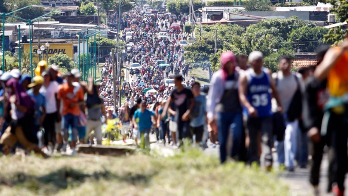 Corte de EE.UU. prohíbe devolver a México a solicitantes de asilo
