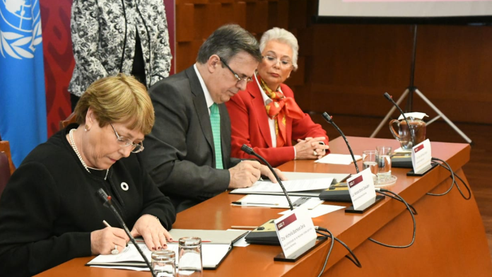 Michelle Bachelet y Marcelo Ebrard firman Acuerdo para brindar asesoría y asistencia a la Comisión para la Verdad del caso Ayotzinapa