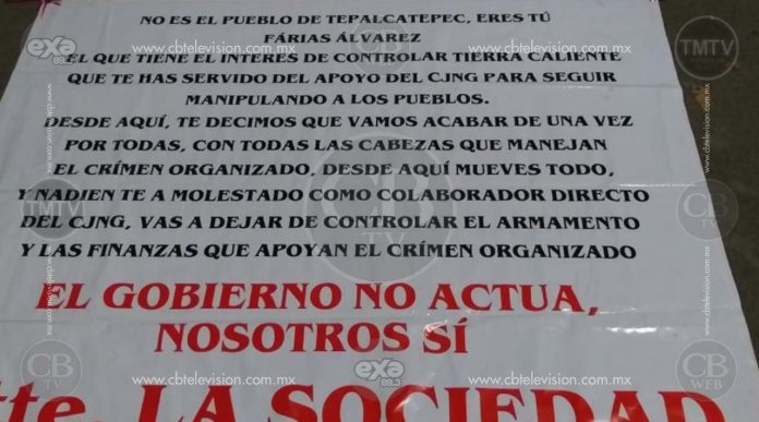 Colocan narcomantas en varios puntos de Apatzingán
