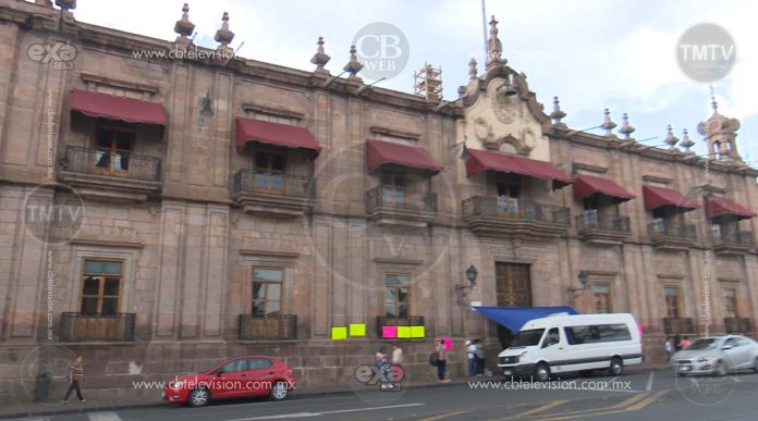 Estudiantes exigen restauración de empleados despedidos injustificadamente
