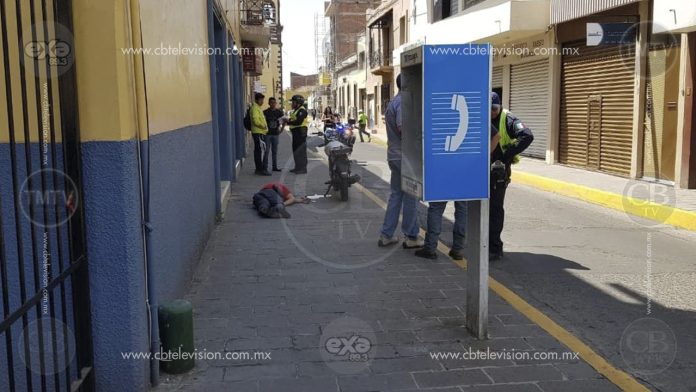 Balean en la cabeza a vendedor de discos afuera de su negocio