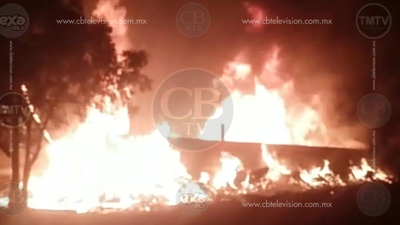 Arde taller de madera en San Nicolás Obispo Arde taller de madera en San Nicolás Obispo
