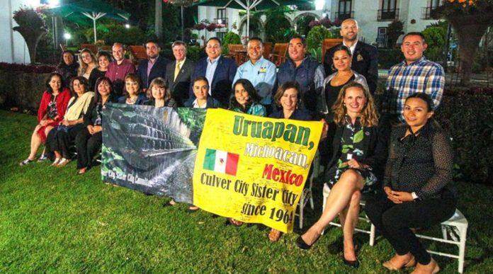 Recibe Victor Manriquez a comitiva de Culver City en el marco del Tianguis Artesanal