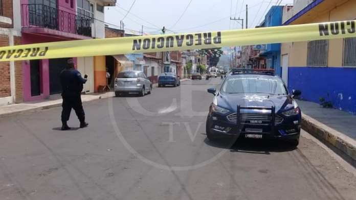 A balazos ejecutan a un hombre en calles de Zitácuaro